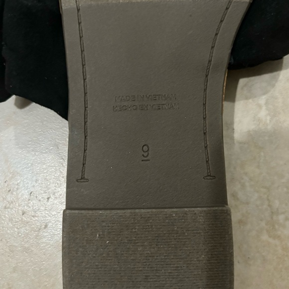 Old Navy Black Bow Sandals - Picture 4 of 4